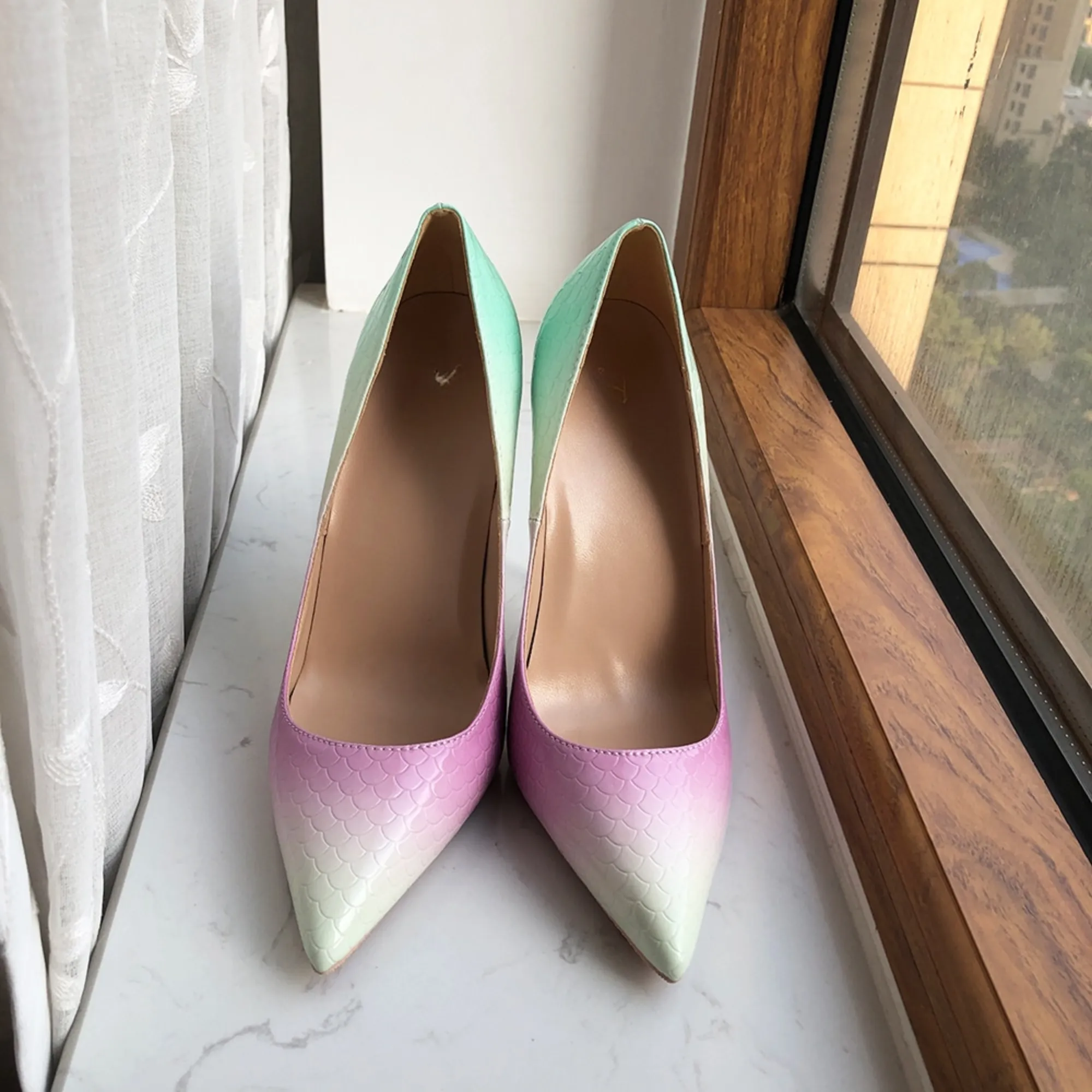 Pre Order:  Gradient Pink Green Crocodile Pattern Pointed-Toe Shoes